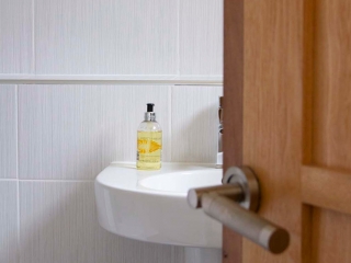 Knott Cottage self catering, Isle of Skye, studio 2, sink